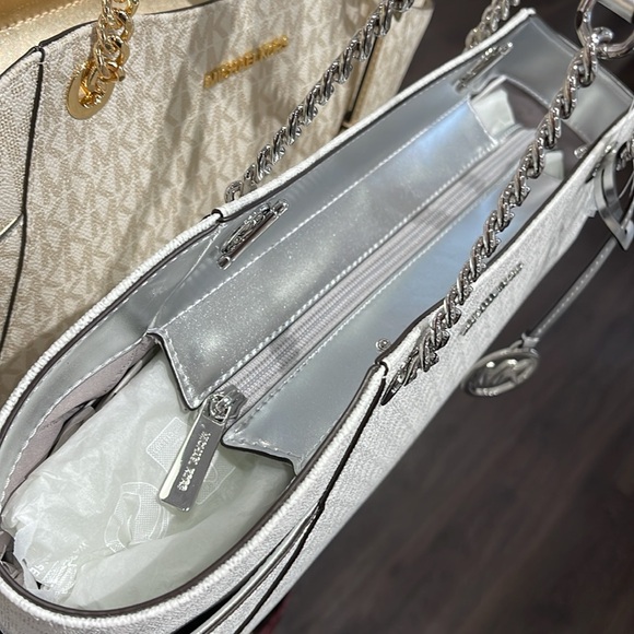 MICHAEL KORS 
Jet Set Travel Large Signature Chain Shoulder Tote Bag
Silver 
NWT - Picture 3 of 16